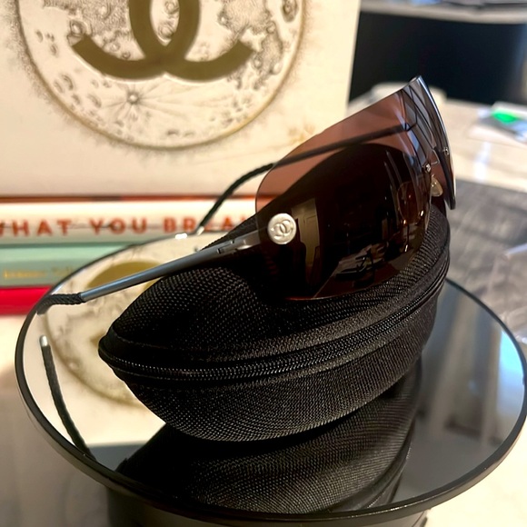 AUTHENTIC CHANEL CAVAIR LONG WALLET/CHANEL SUNGLASSES BUNDLE - Picture 16 of 17